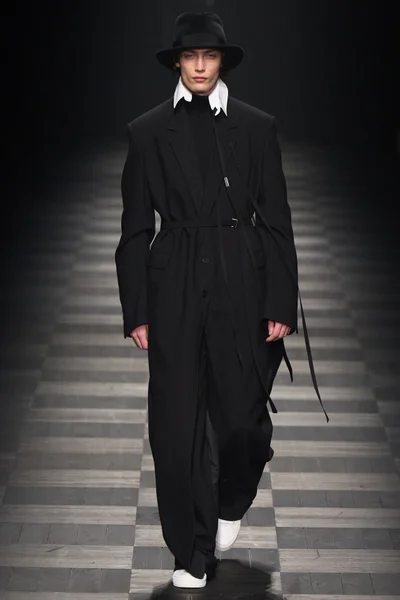 Look 25